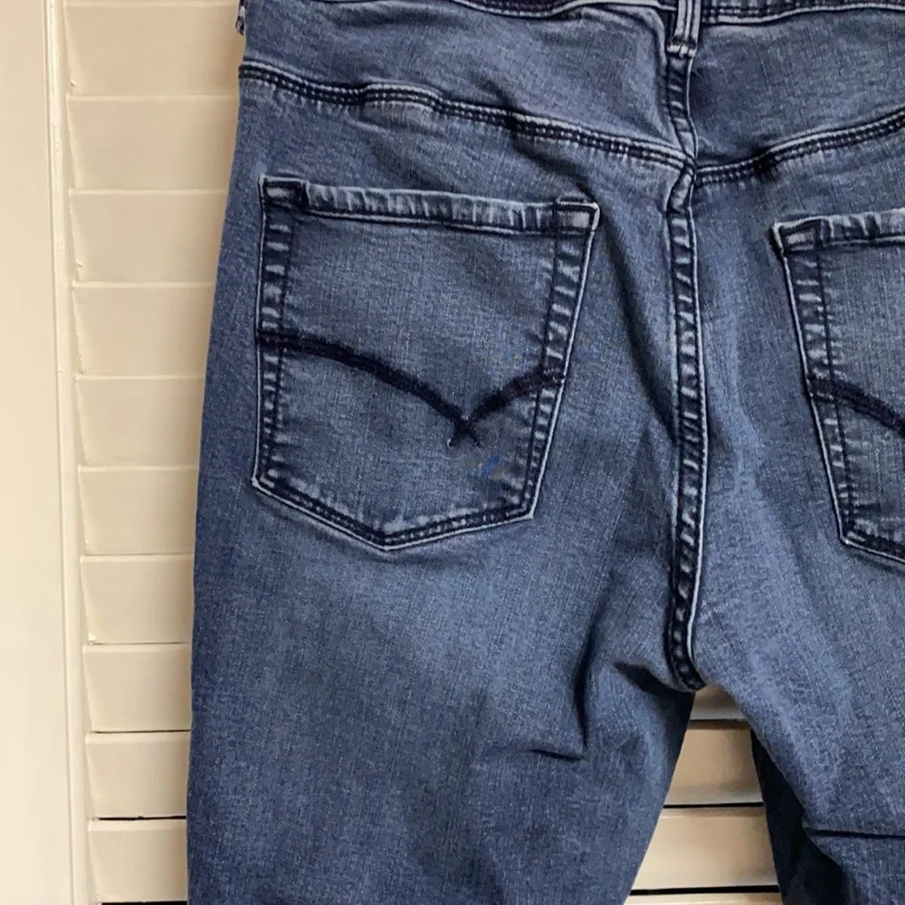 Size 7 Bullhead skinny high rise stretch jeans 28” inseam - Picture 6 of 7